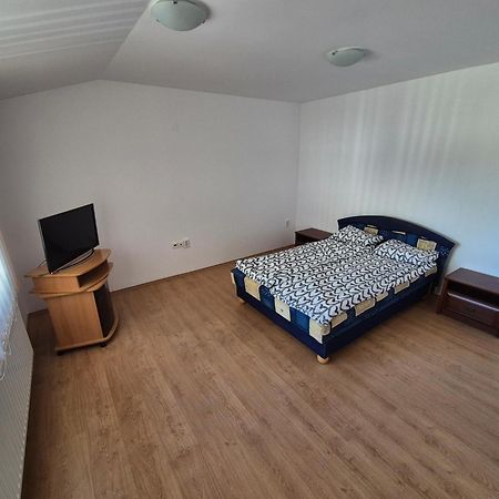 Wolf Apartments Sîngeorgiu de Mureş エクステリア 写真